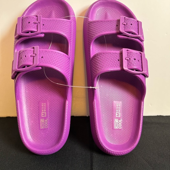 32 degrees- ladies M two band strap sandals plum colored NWOT - Picture 1 of 12